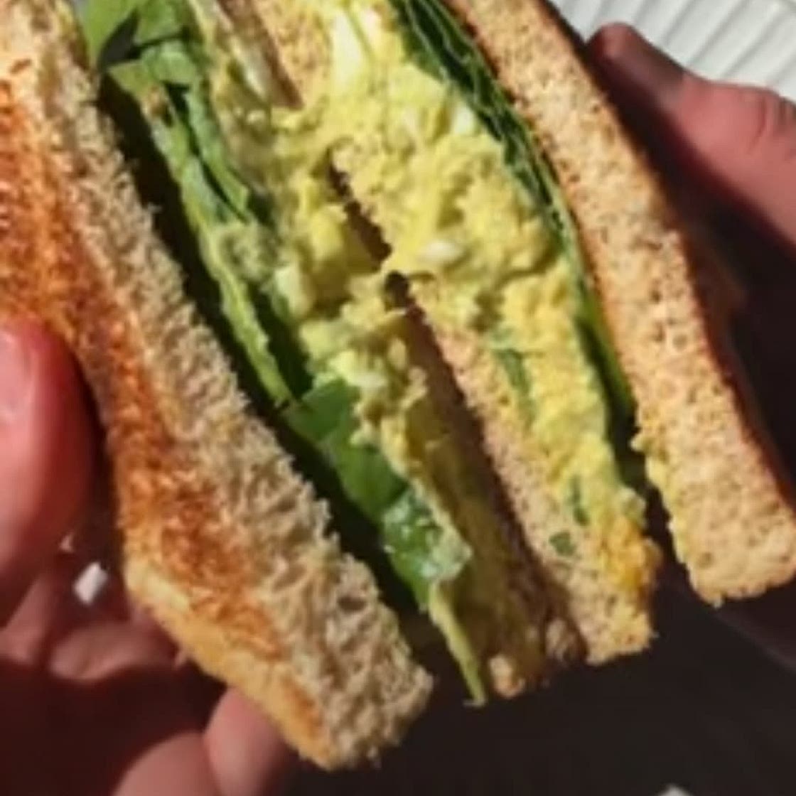 Sandwich avocat œuf
