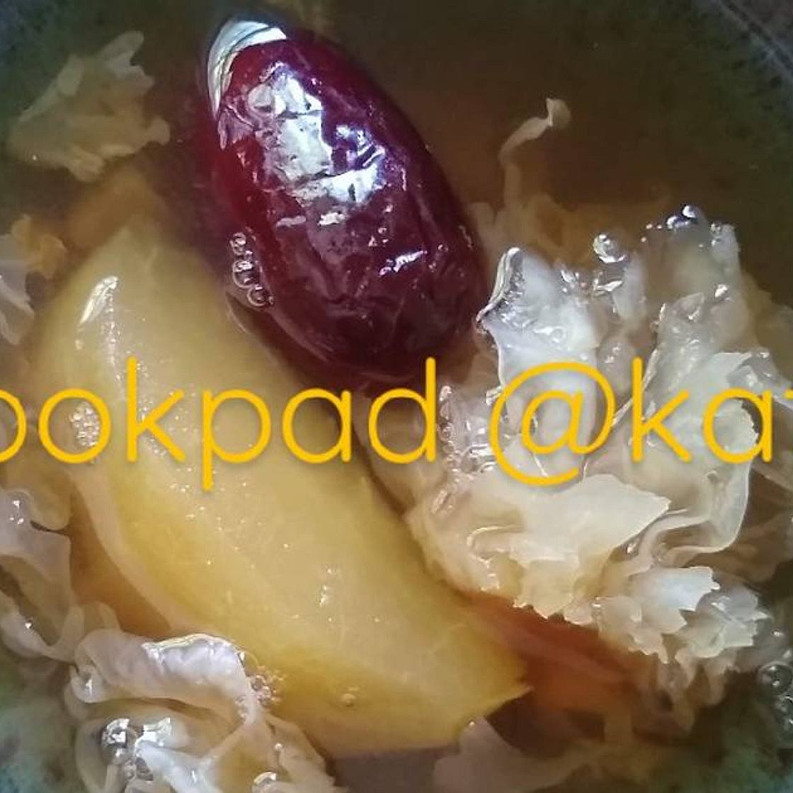 Sweet Apple & Snow Fungus Soup