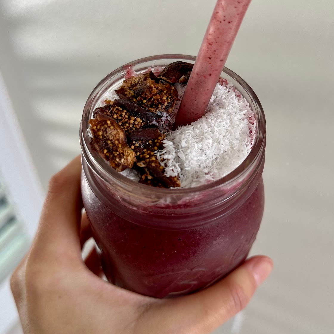 Beauty Enhancing Berry Smoothie (vegan)