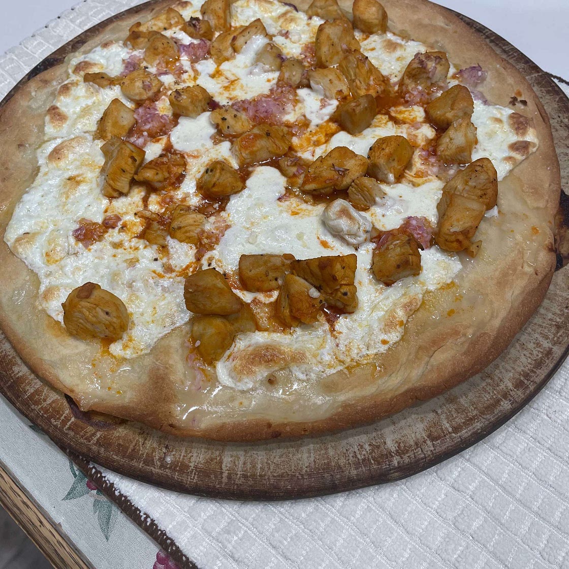BUFFALO CHICKEN PIZZA