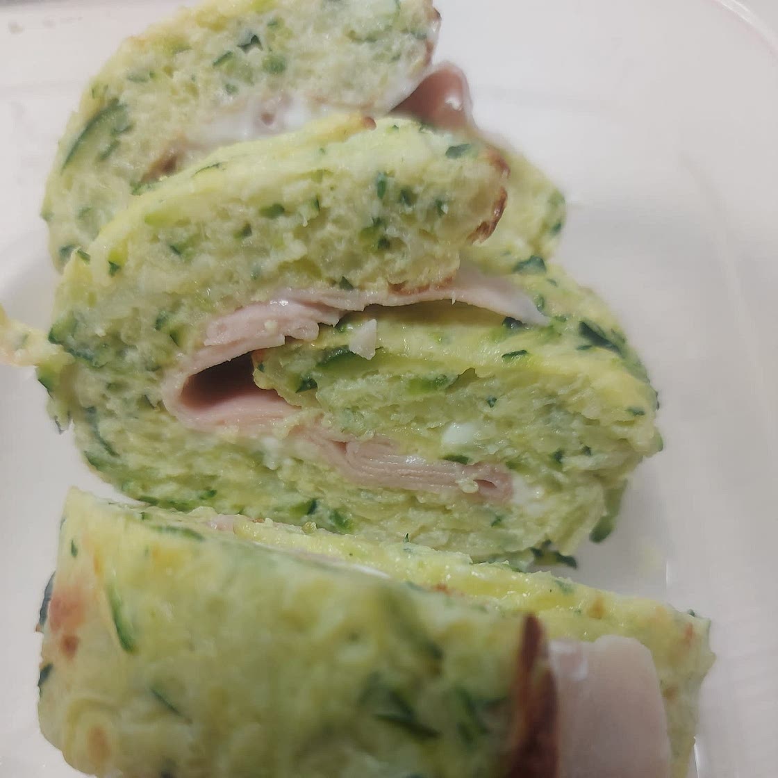 ROTOLO DI FRITTATA AL FORNO CON ZUCCHINE - Ripiena di prosciutto e formaggio