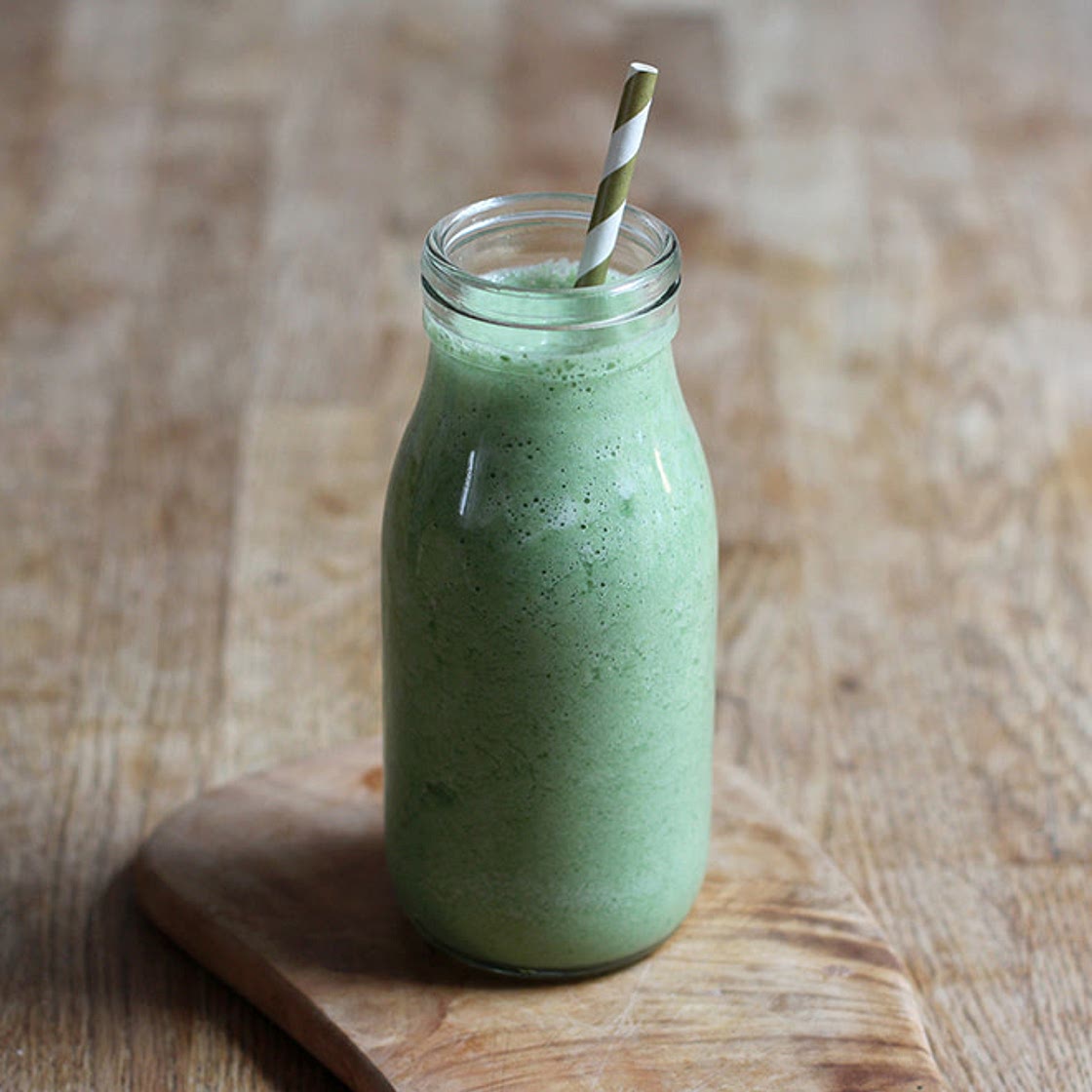 pineapple, spinach & mint smoothie - Harriet Emily