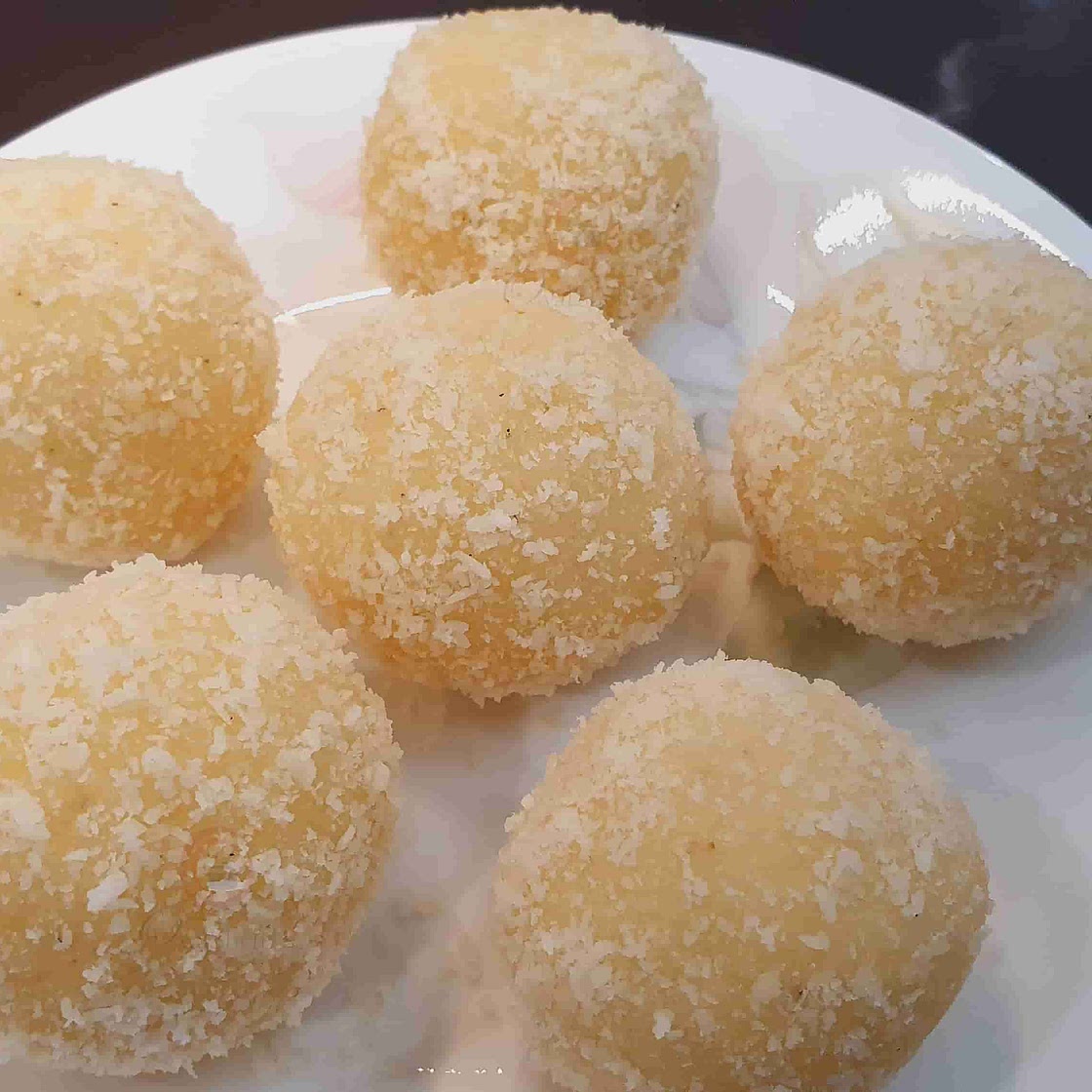 Instant Coconut Laddu