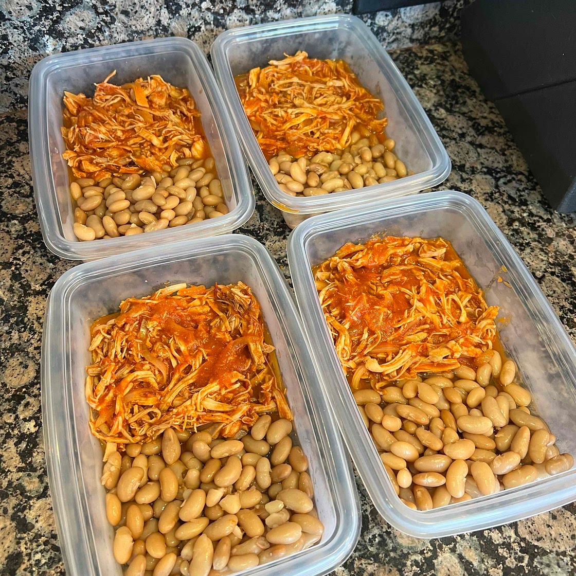 TINGA DE POLLO Y FRIJOLES