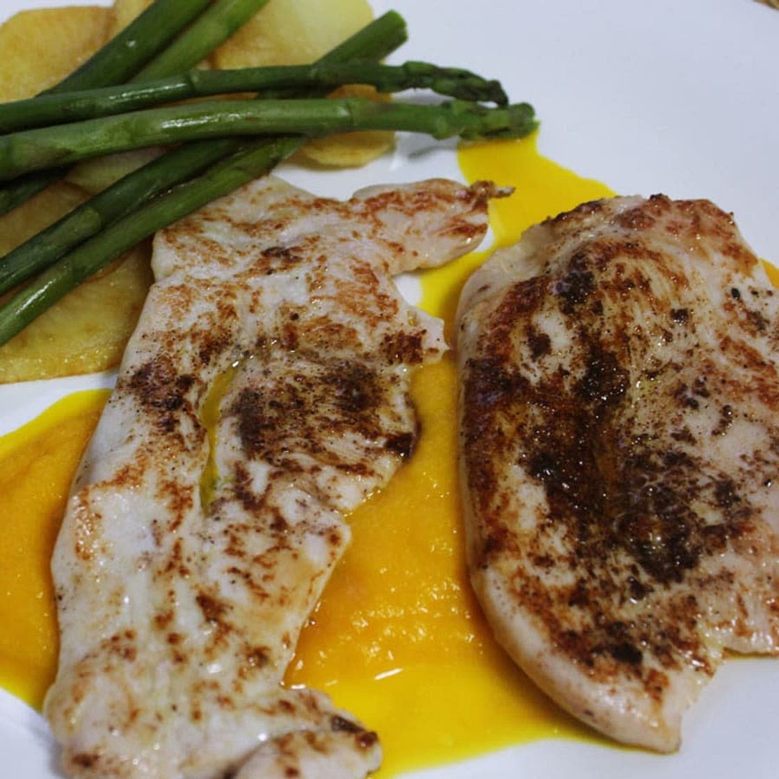 Pollo a la Plancha con Salsa de Zanahoria con arroz