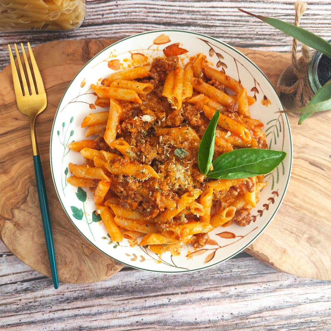 Macarrones sin gluten con carne picada y tomate