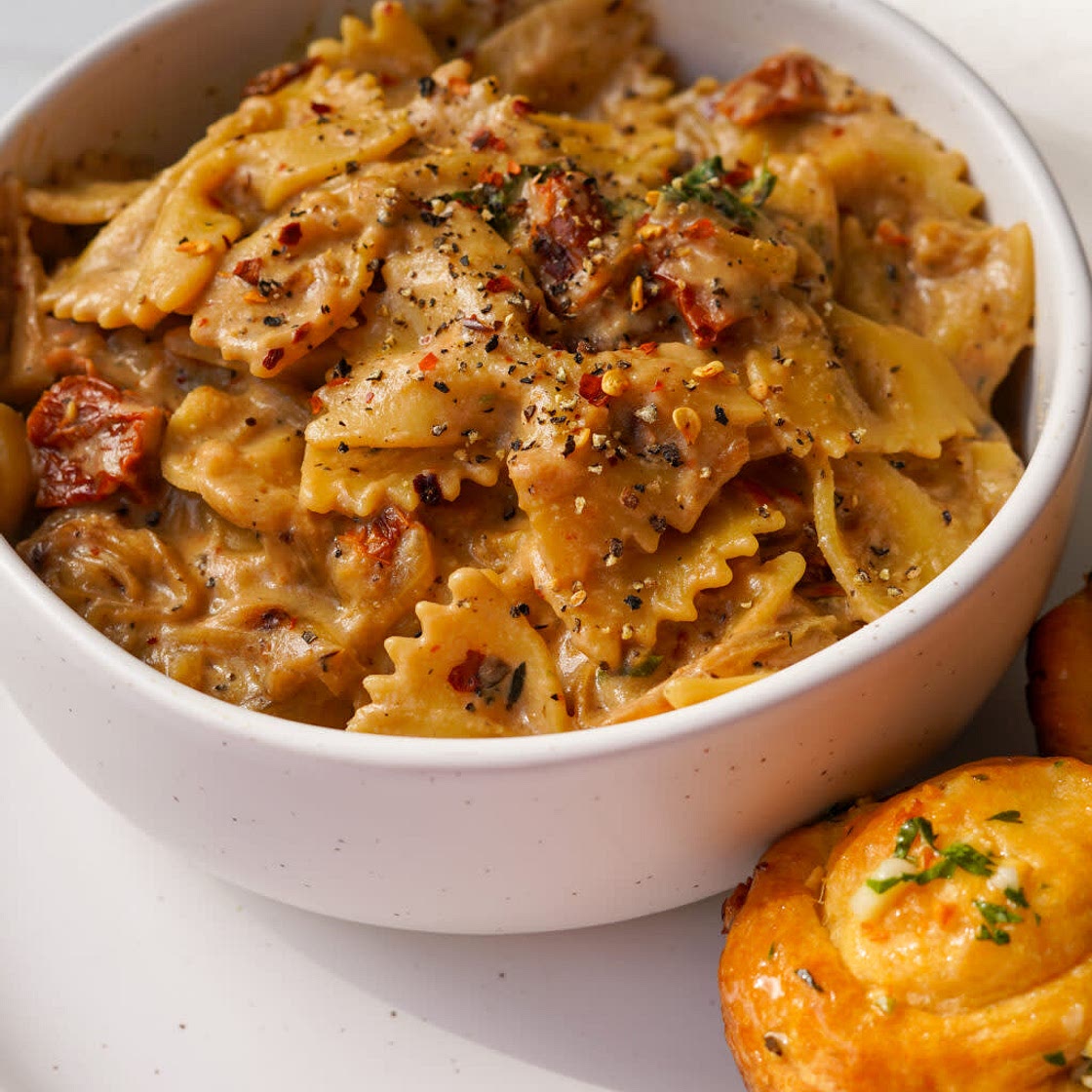 Pâtes aux onions caramélisés & tomates séchées