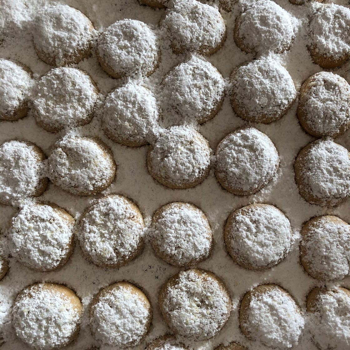 Kourabiedes (Greek Shortbread) 