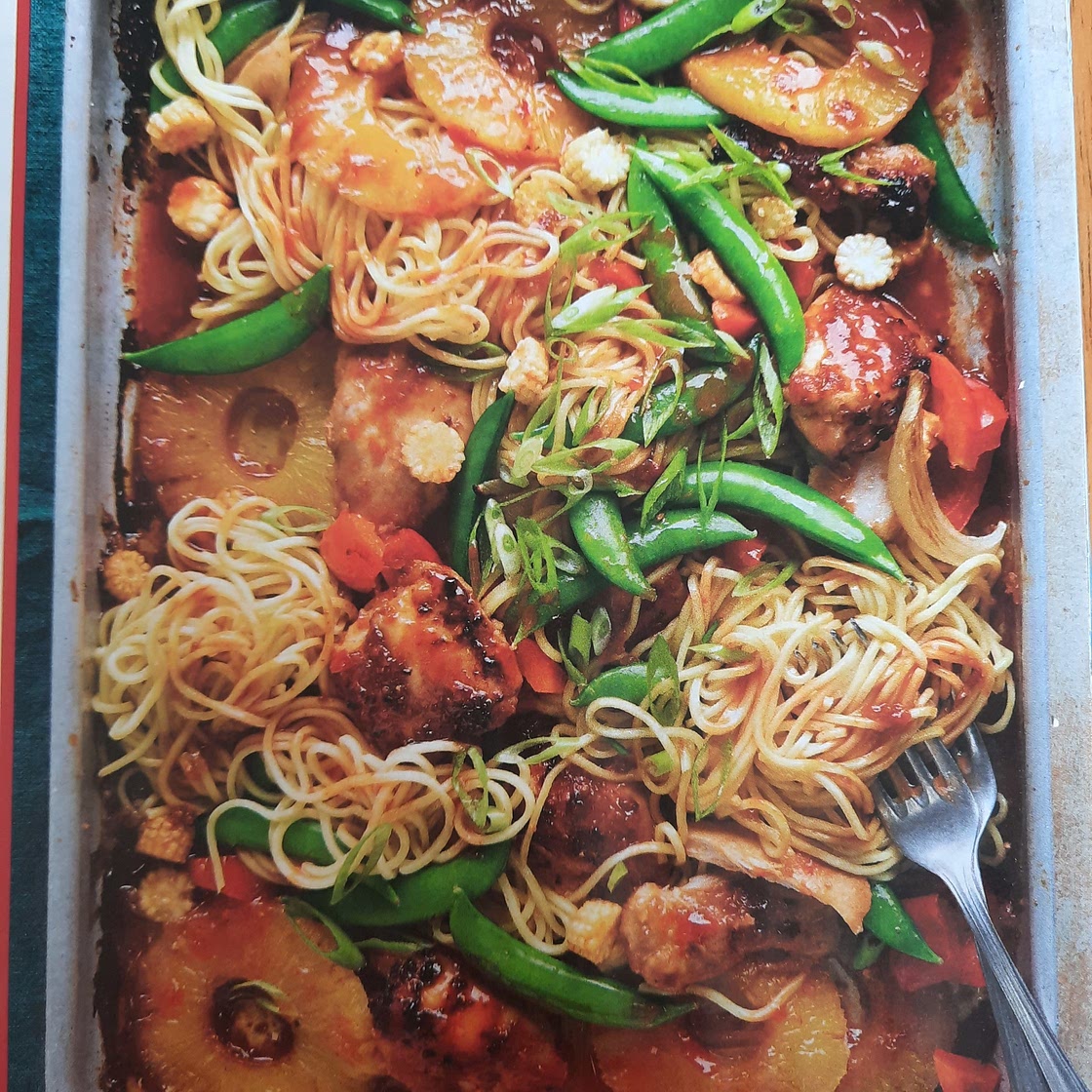 Sweet and sour chicken tray bake