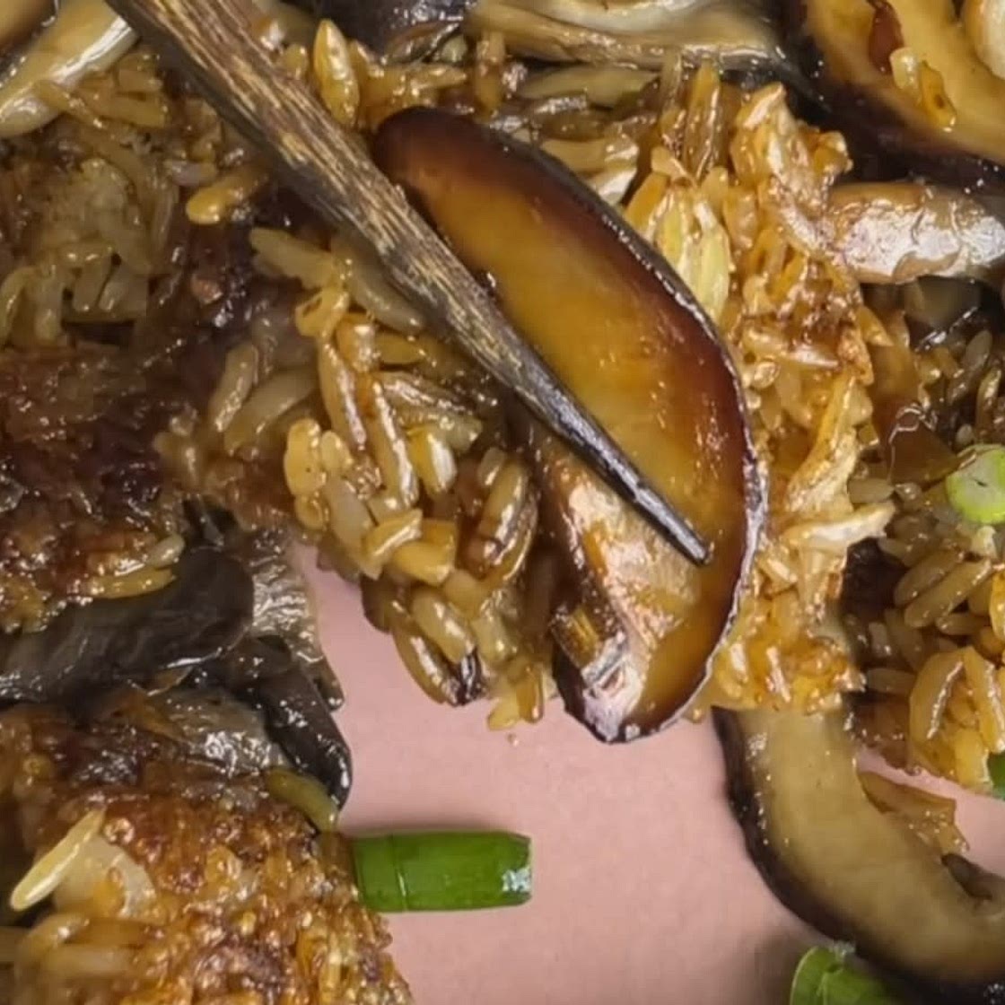 Mushroom crispy rice