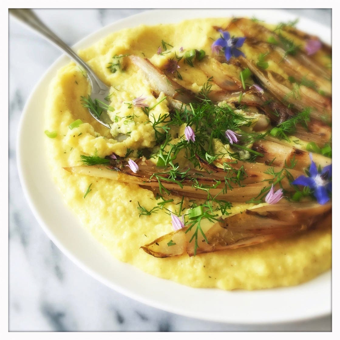 Romige Polenta met Gekarameliseerd Witlof