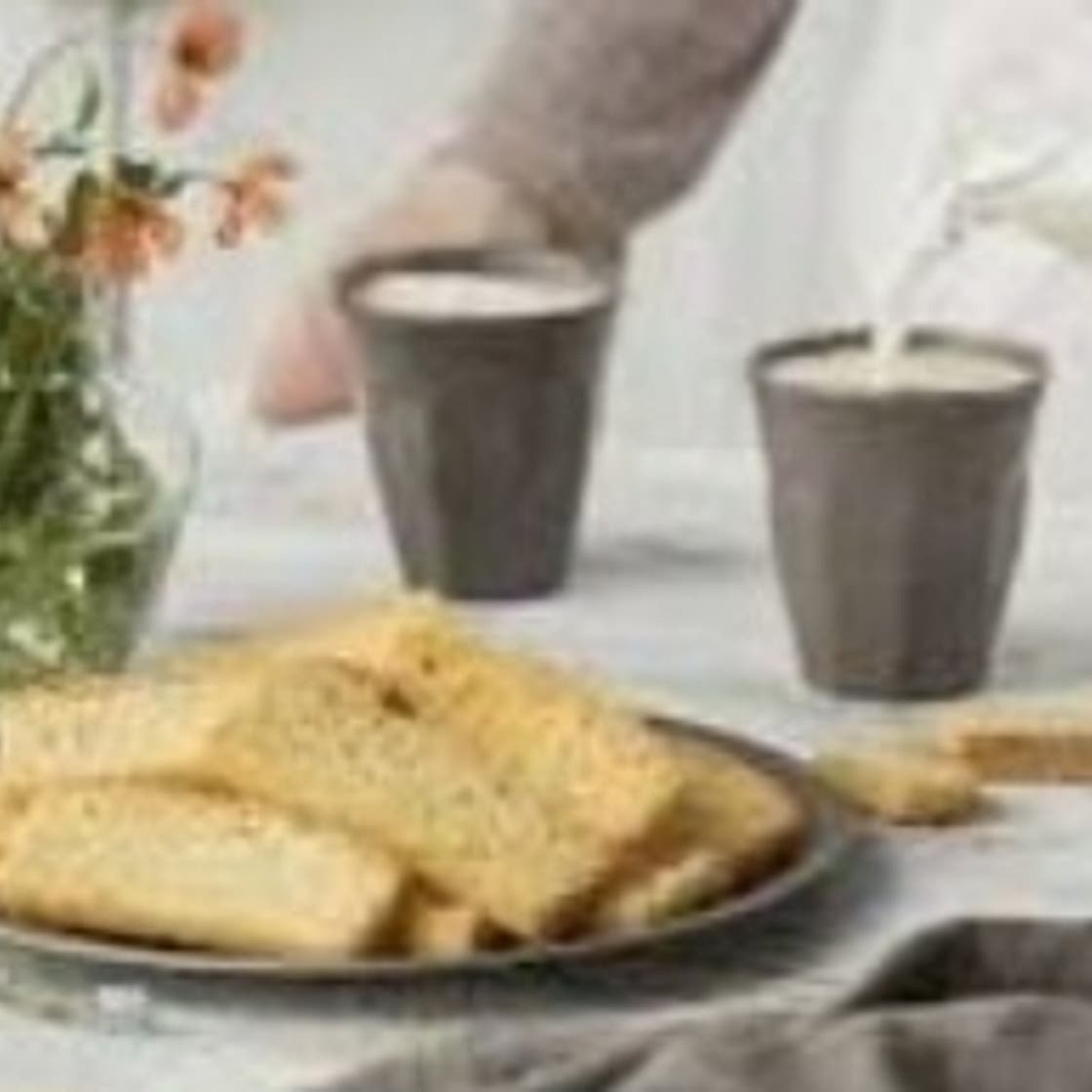 Bay biscuit con te de matcha y leche vegetal