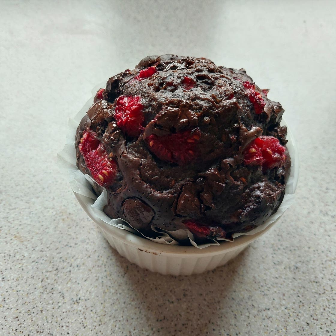 Low kcal chocolate raspberry muffins