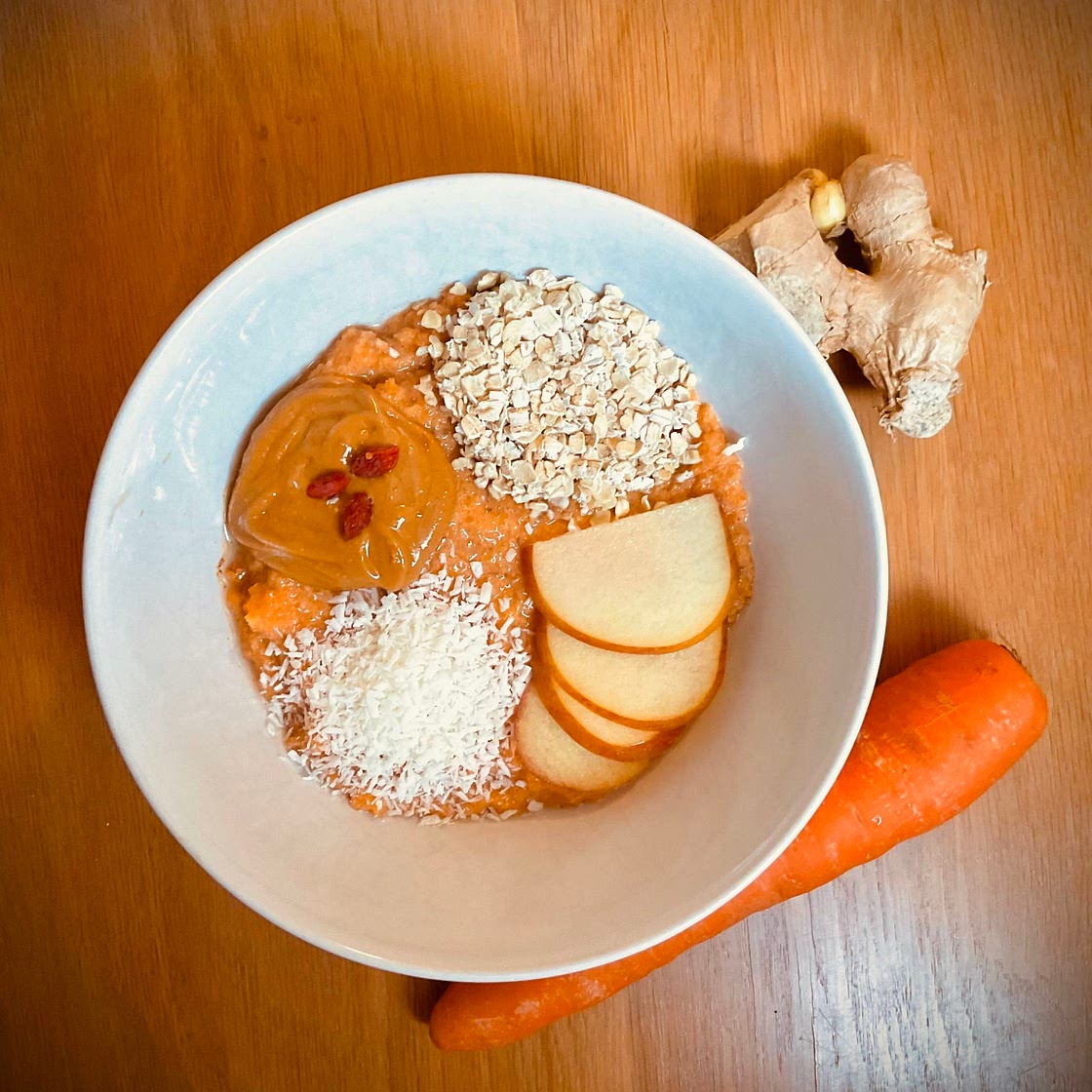 Carrot and ginger smoothie bowl