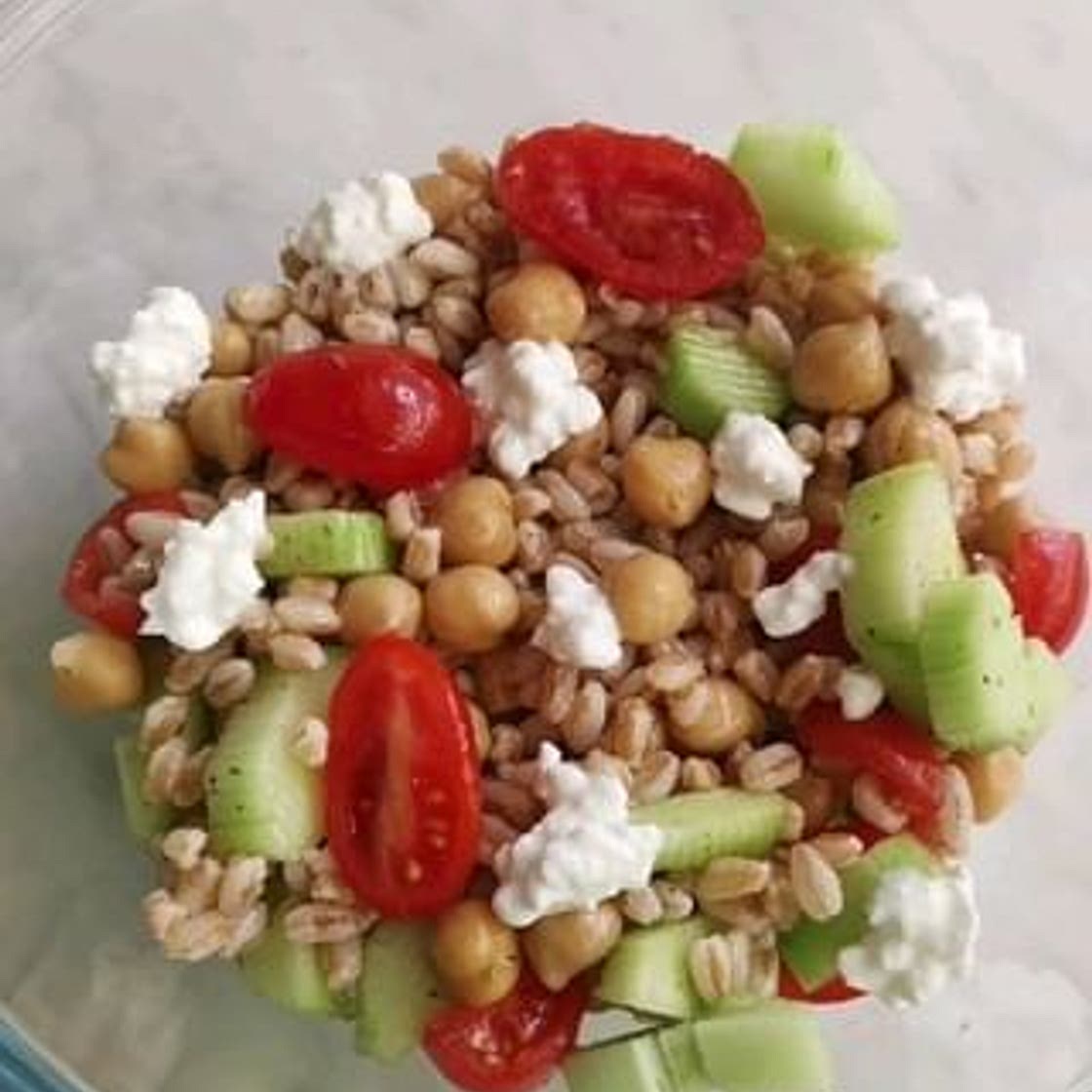 Farro con cetrioli e ceci