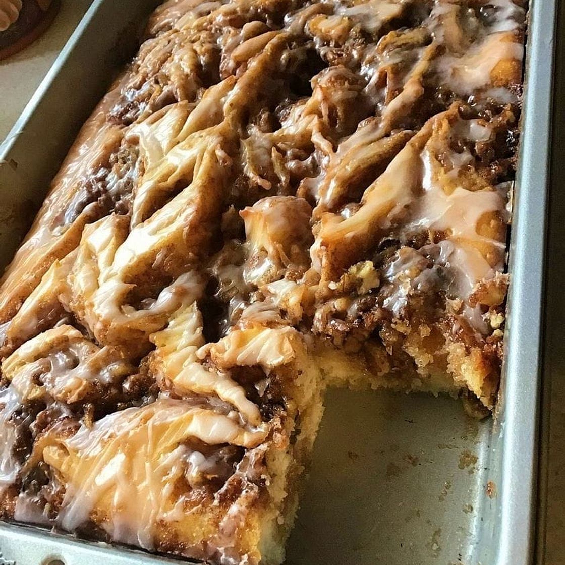 Cinnamon Roll Cake