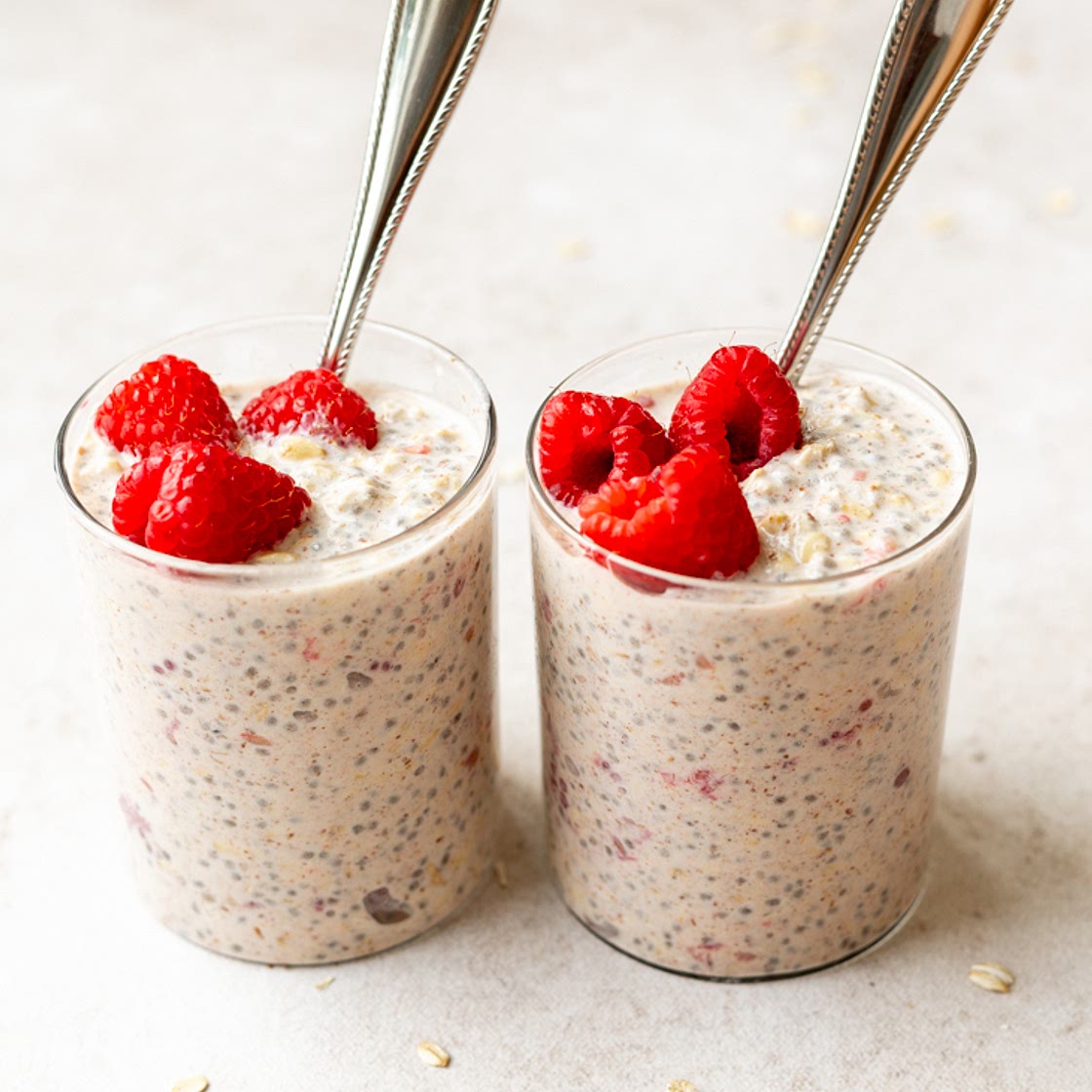 Healthy High Fiber Overnight Oats with Raspberries