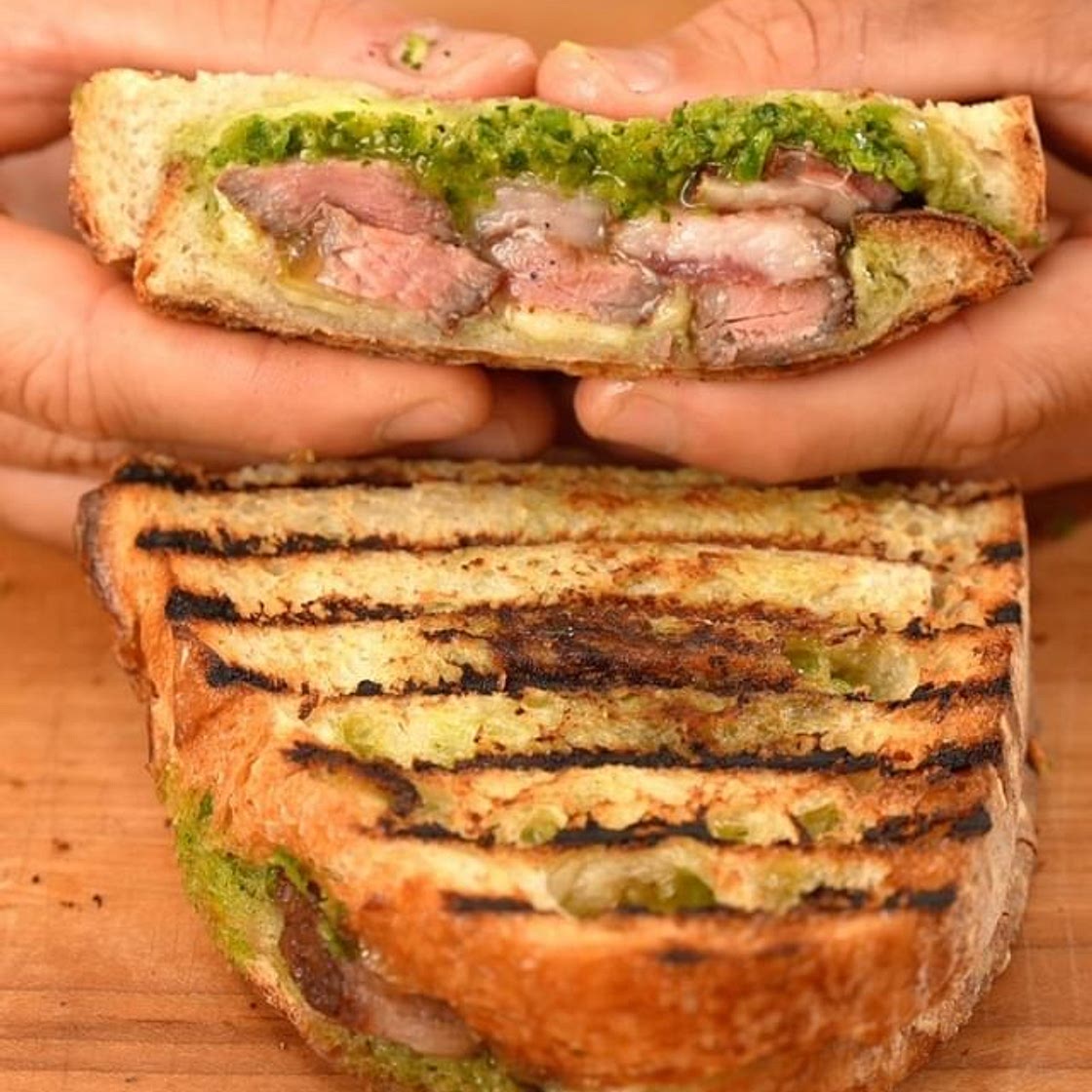 Steak sandwich w spicy zhoug