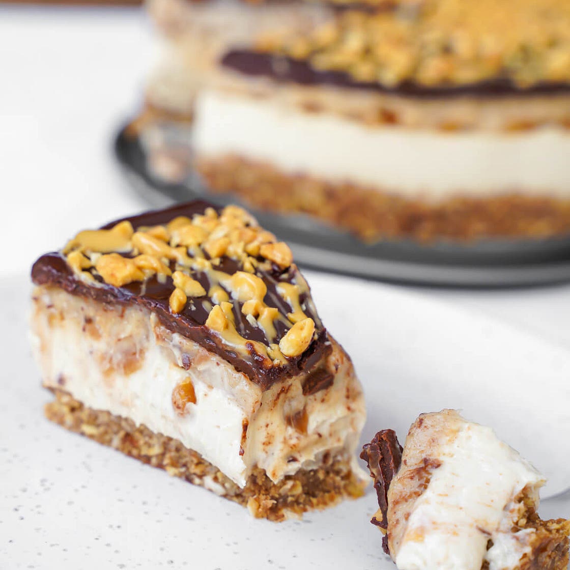 Nyers vegan Snikers torta