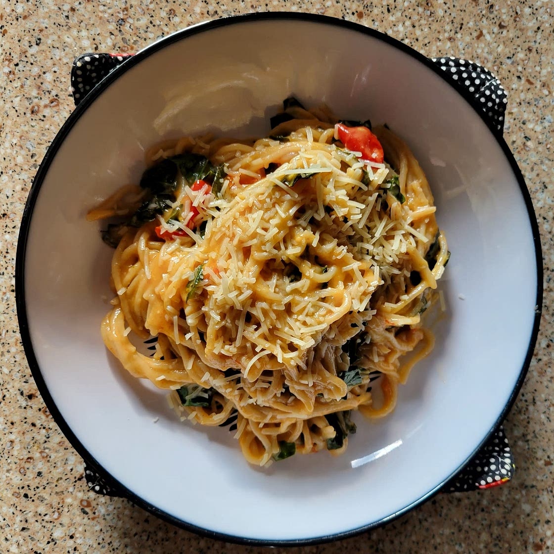 One-Pot Spaghetti With Cherry Tomatoes and Kale