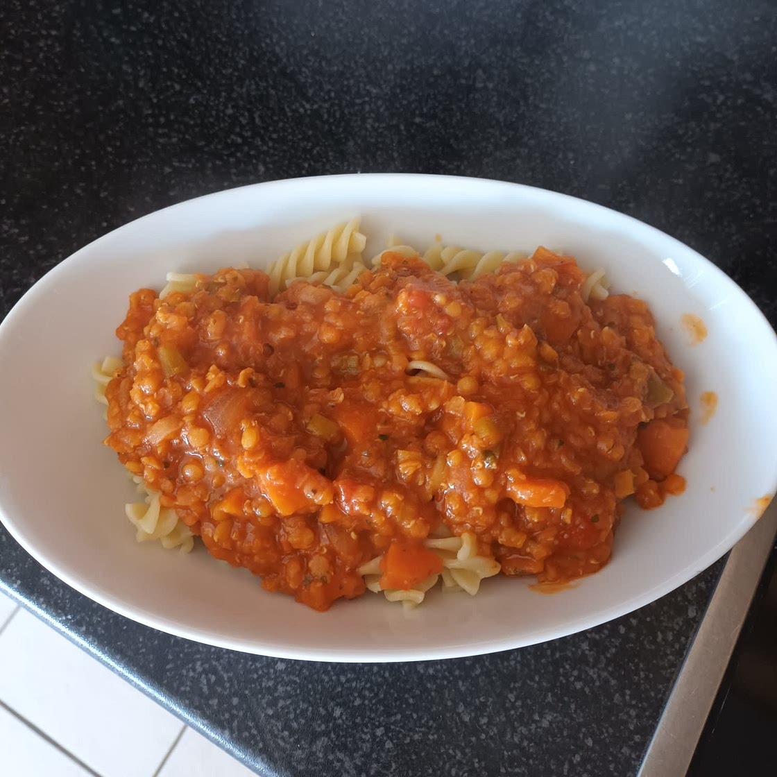 20-Minuten Rote Linsen-Bolognese