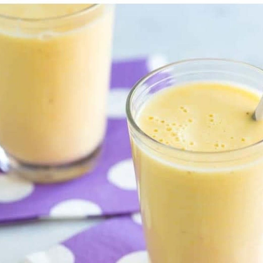 Mango banana smoothie