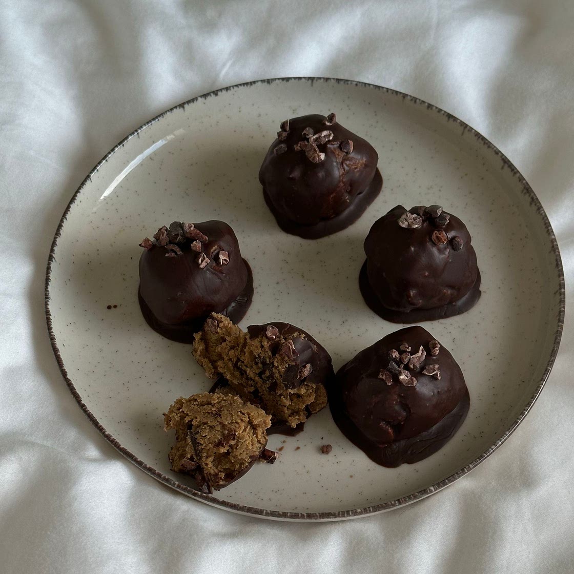 ‘Healthy’ cookie dough bites 
