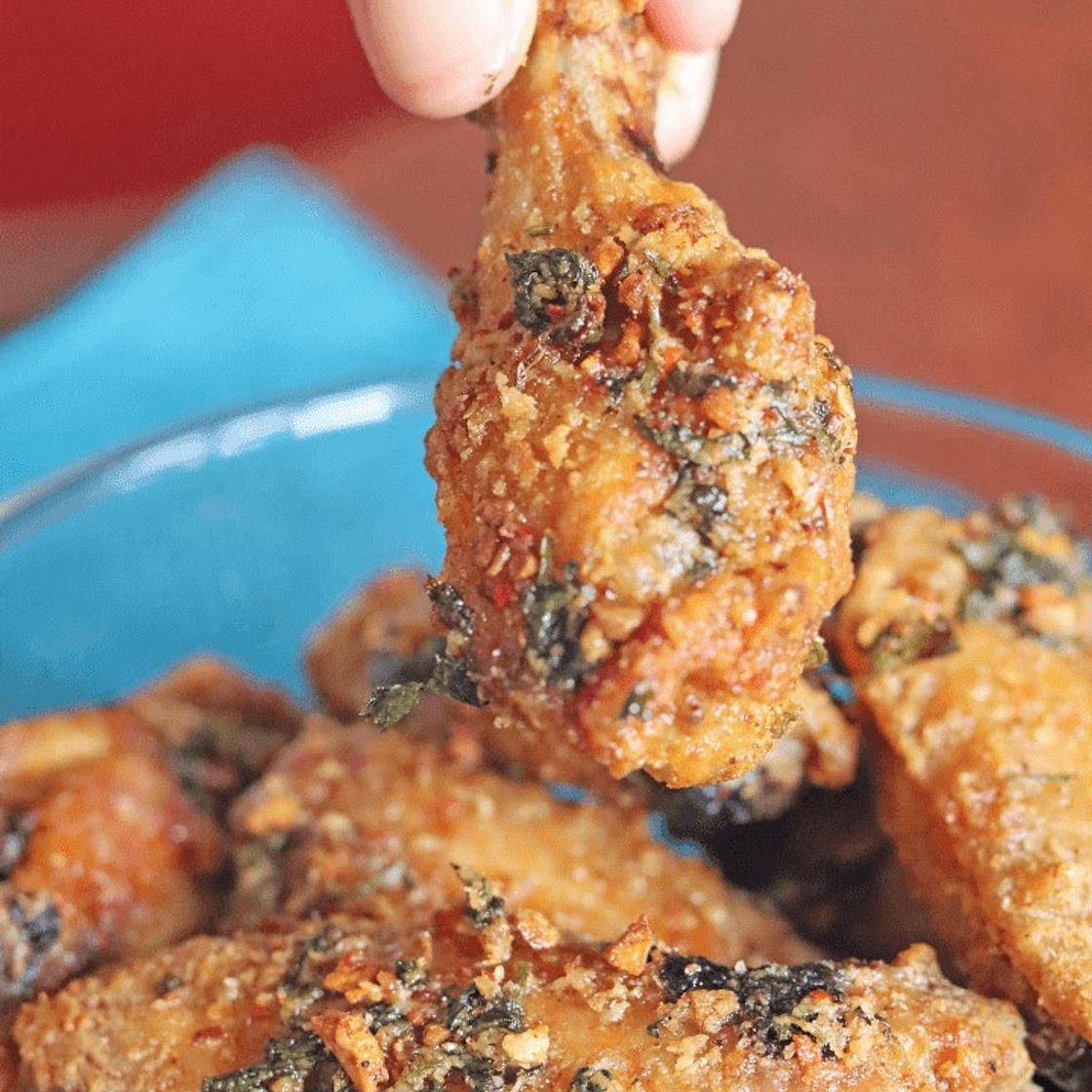 Crispy Air Fryer Garlic Parmesan Wings - TopAirFryerRecipes