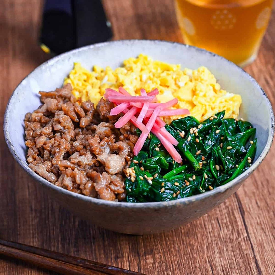 Sanshoku Soboro Donburi (Tricolor Chicken Rice Bowl)