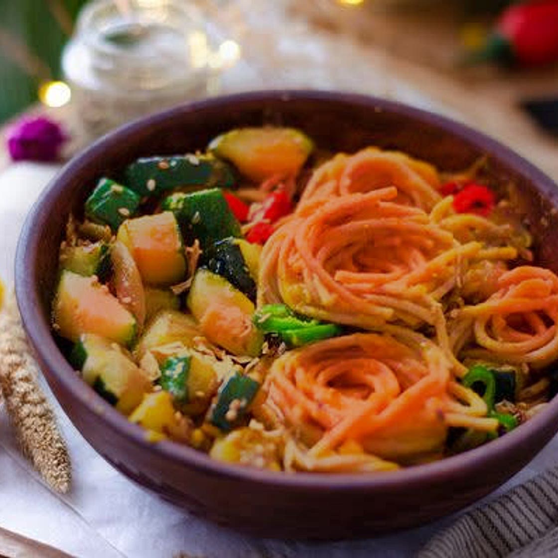 Espaguetis con Verduras y Pimentón Picante