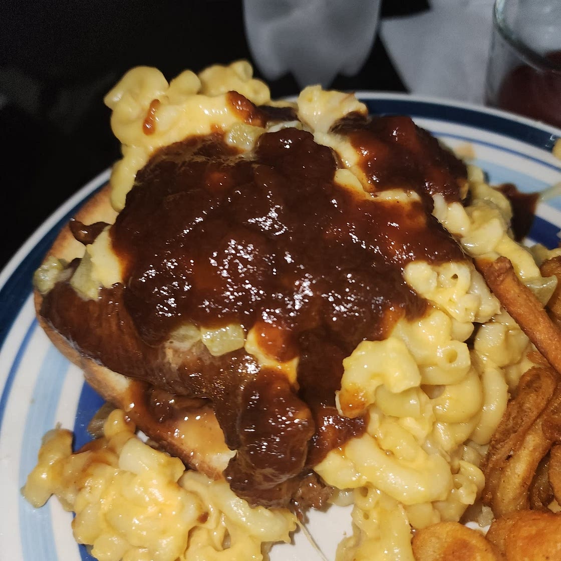 Open face bbq Mac and cheese sandwich