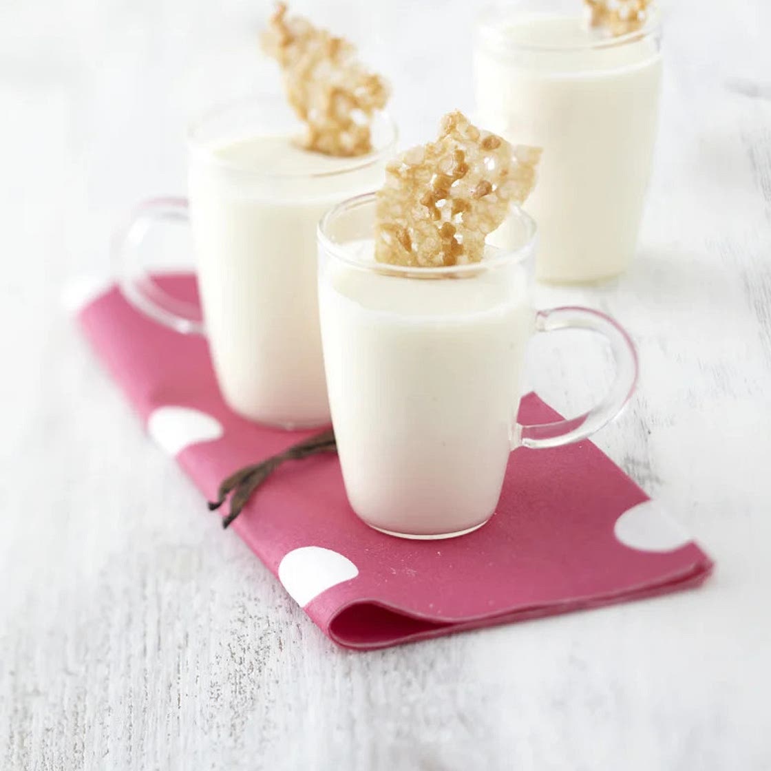 Blanc-manger vanille-amande et tuiles caramélisées