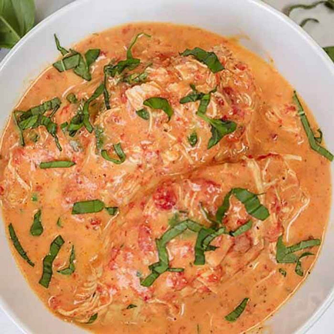 Slow cooker tomato basil chicken
