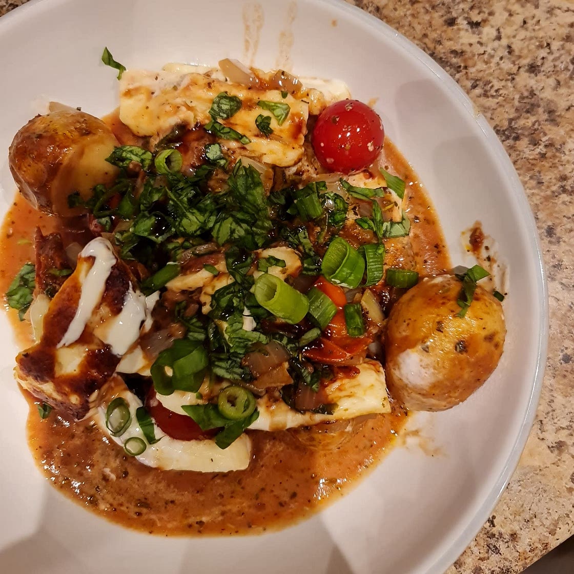 Crispy potato and halloumi bake