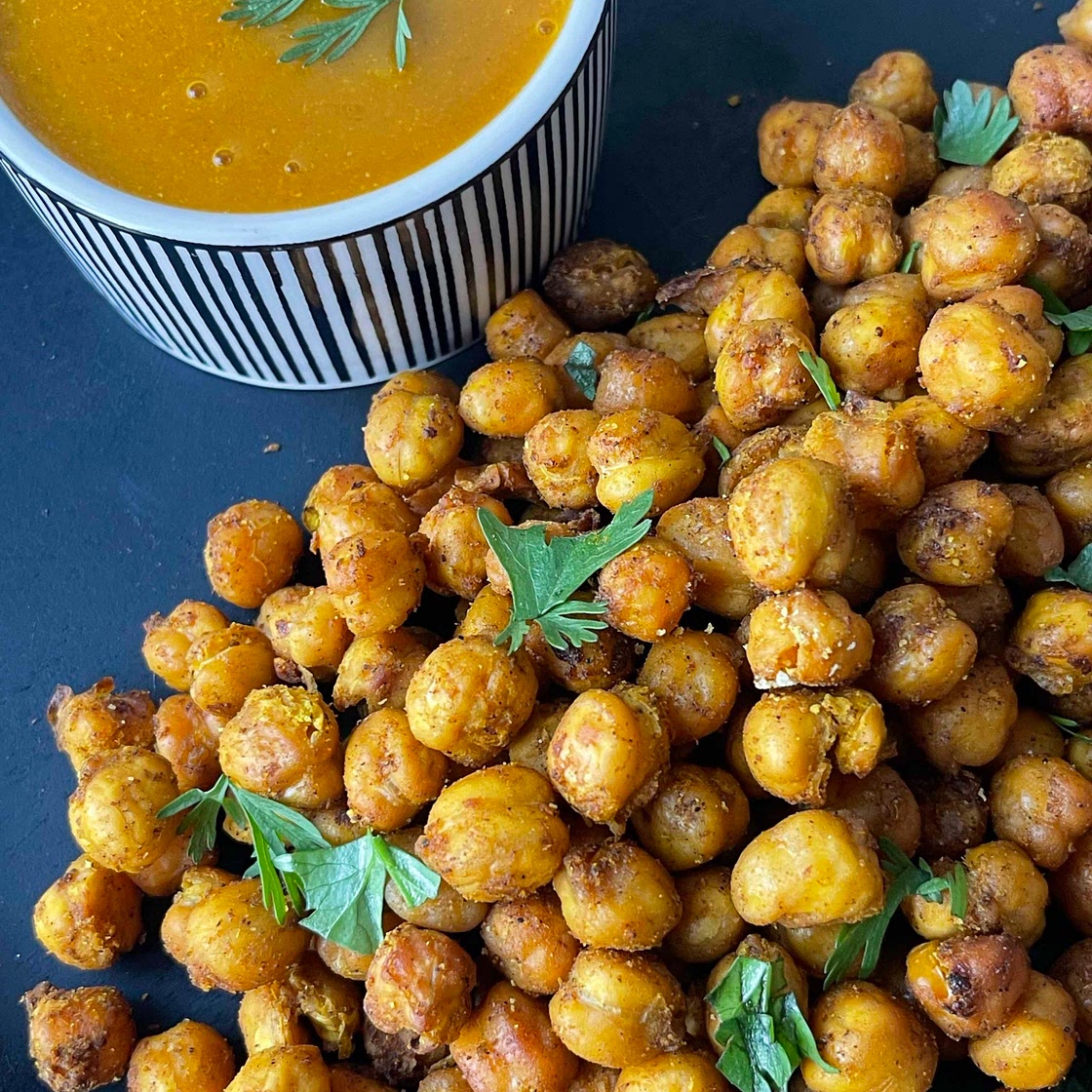 Crunchy Chickpeas with Aqua faba Curry sauce 