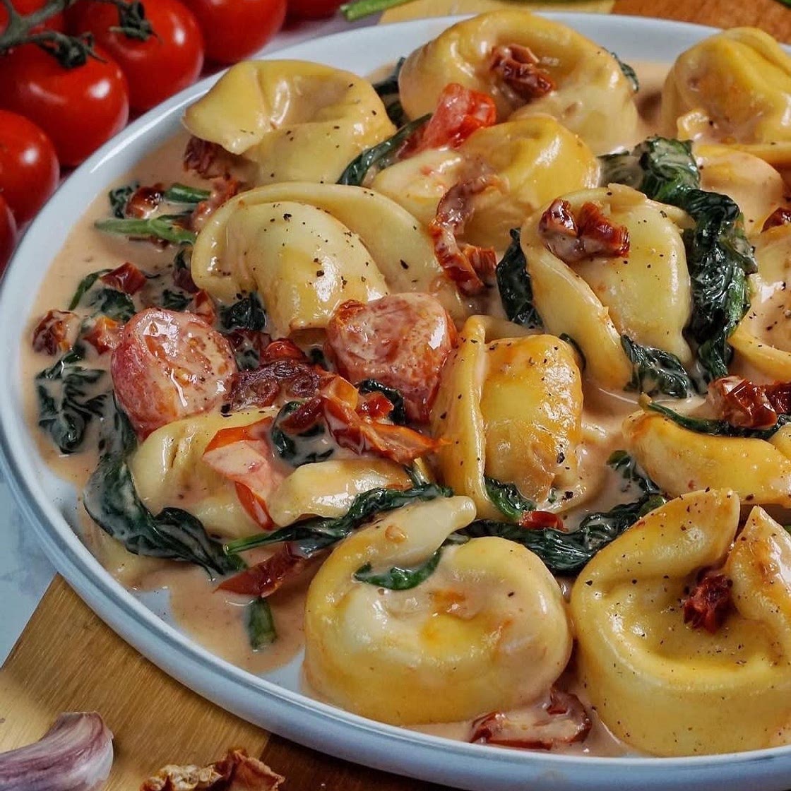 Tortellini mit getrockneten Tomaten