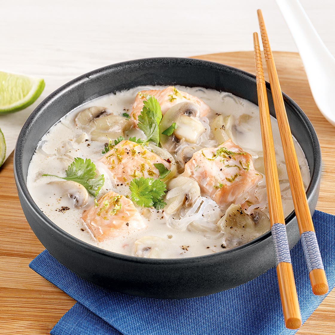 Soupe au saumon et lait de coco