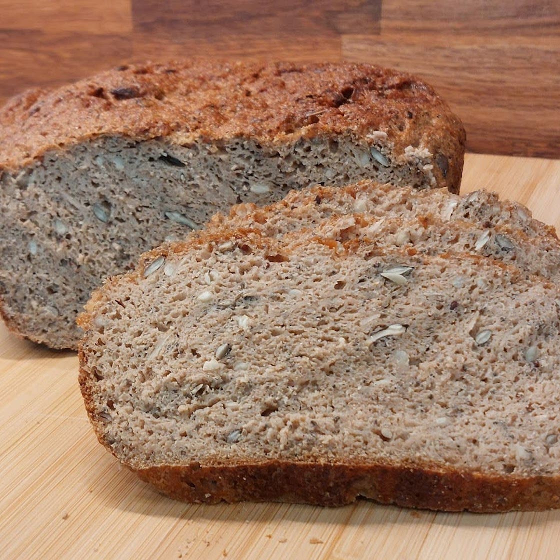 Vezelrijk glutenvrij zaden & notenbrood uit zuurdesem