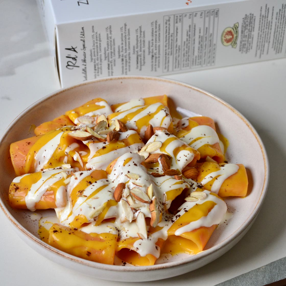 Paccheri alla zucca con pecorino, mandorle e polvere di caffè
