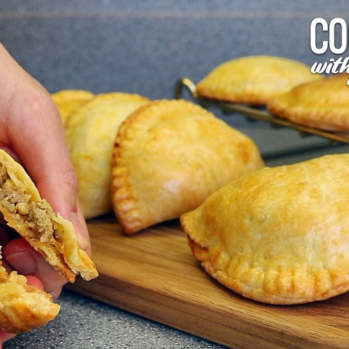 Red Ribbon Chicken Empanada