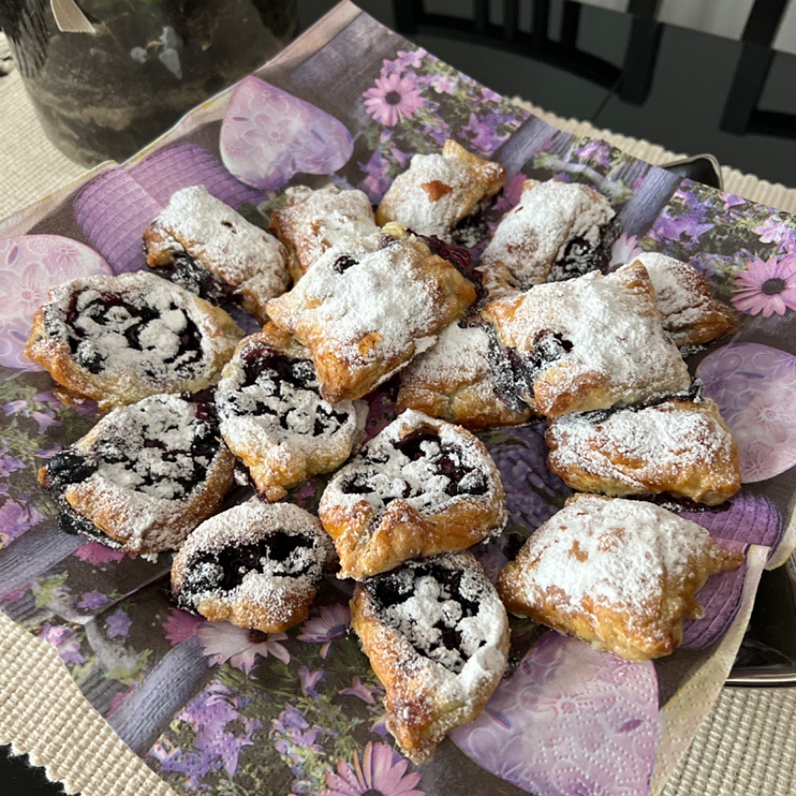 Blackberry Brie Bites