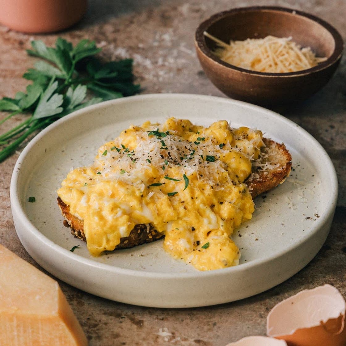 Caico e Pepe Bagel Scramble