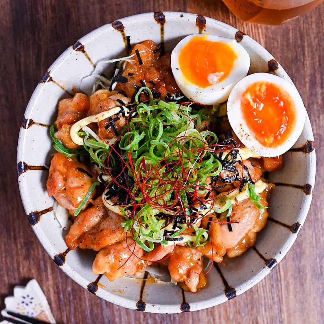 Garlic Teriyaki Chicken Donburi (Rice Bowl)