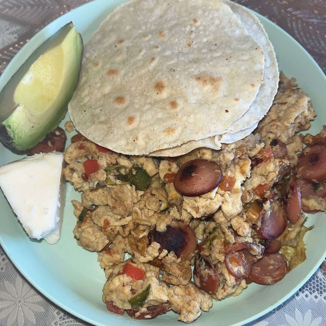 HUEVO CON WEENIE A LA MEXICANA