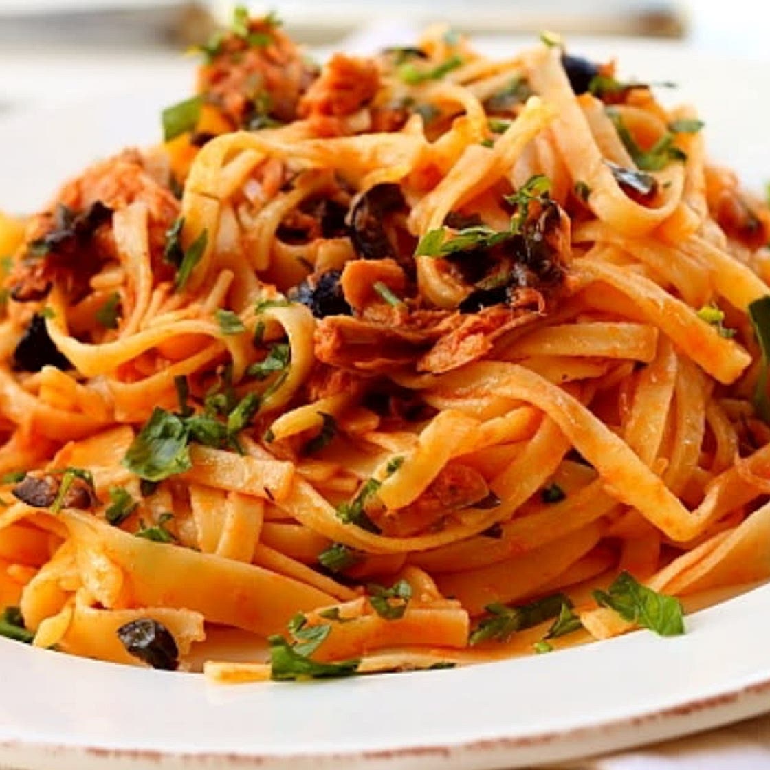 Tagliatelle with tuna and olives
