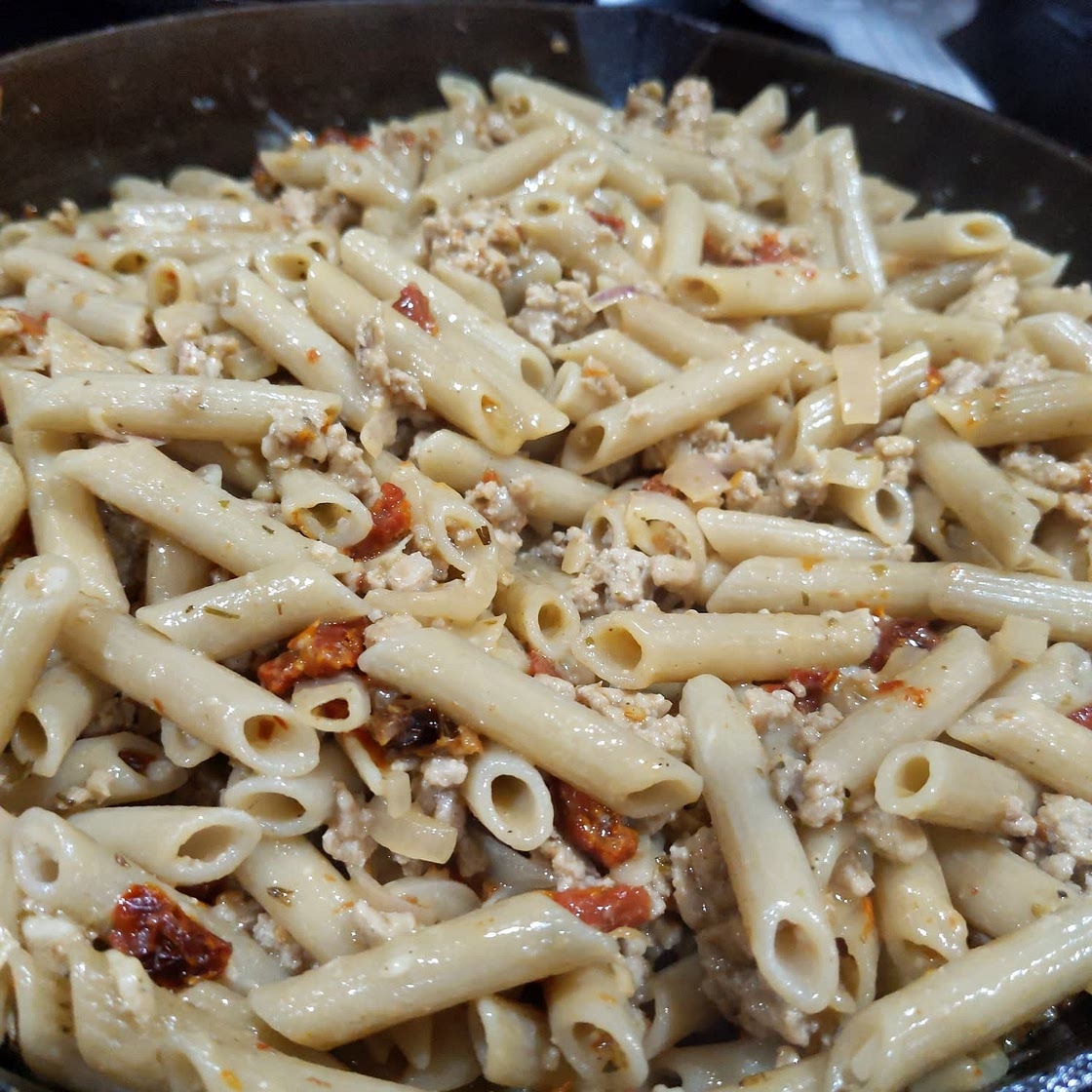 Healthy, Creamy Sun-Dried Tomato Ground Turkey Pasta