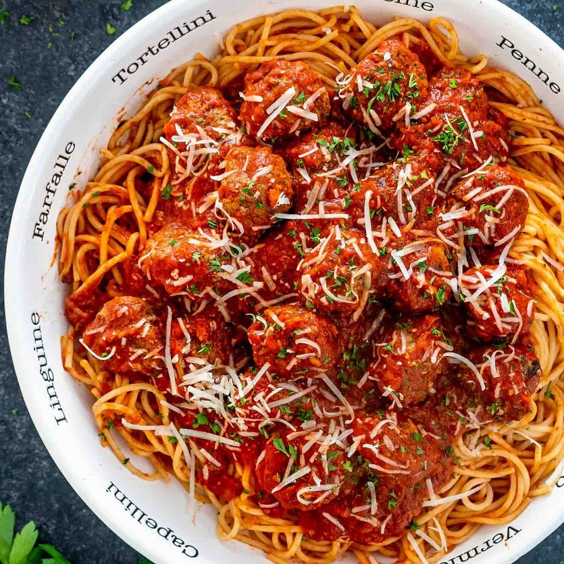 Spaghete clasice și chiftele
