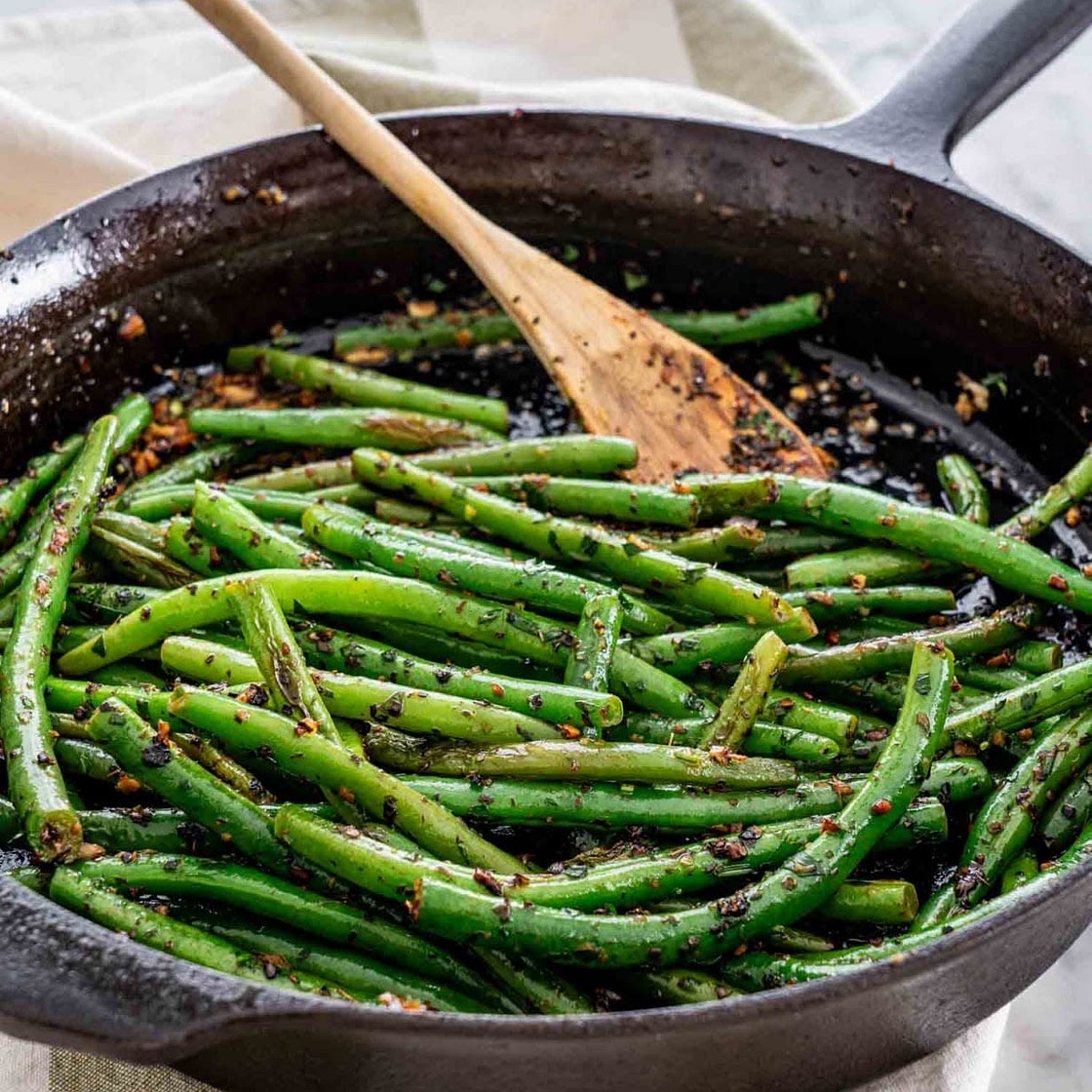 Fasole verde la tigaie 