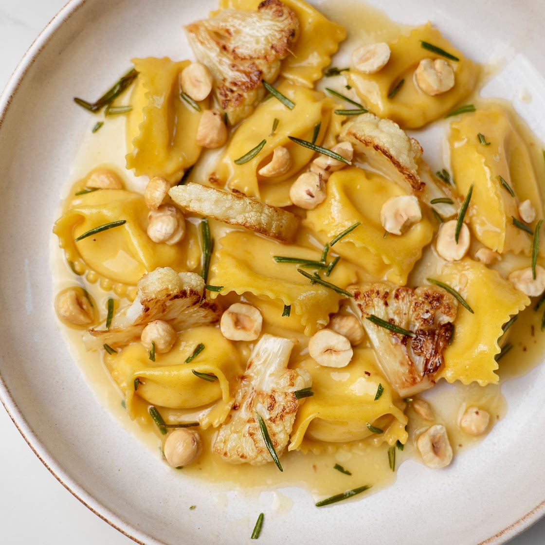 Agnolotti al cavolfiore con nocciole e rosmarino