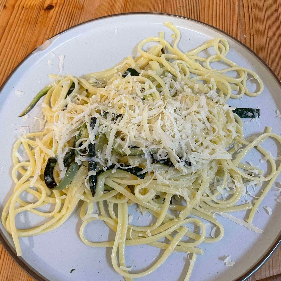 Lemony courgette linguine